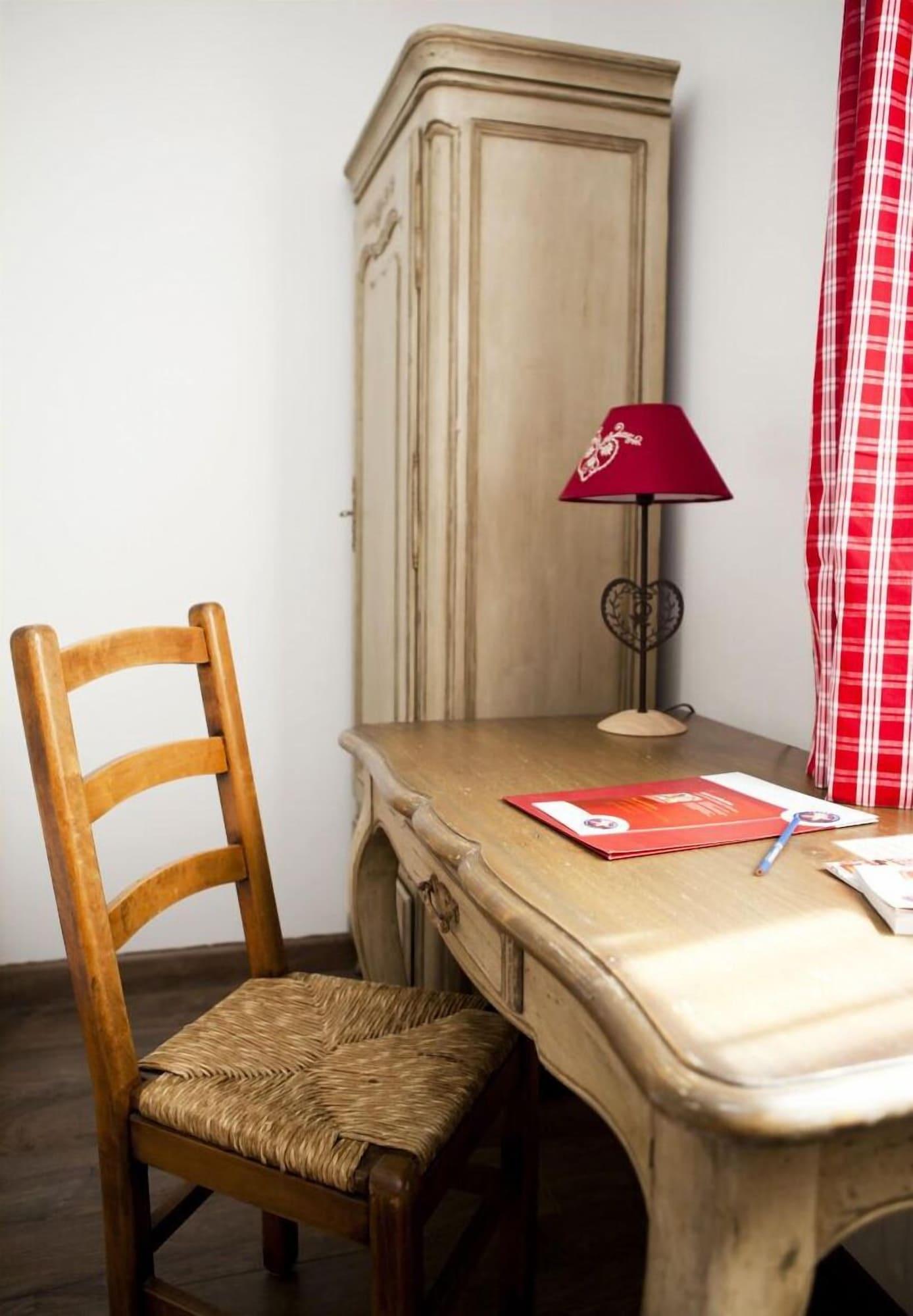 The Originals Boutique, Hotel La Ferme Du Pape, Эгишем Экстерьер фото