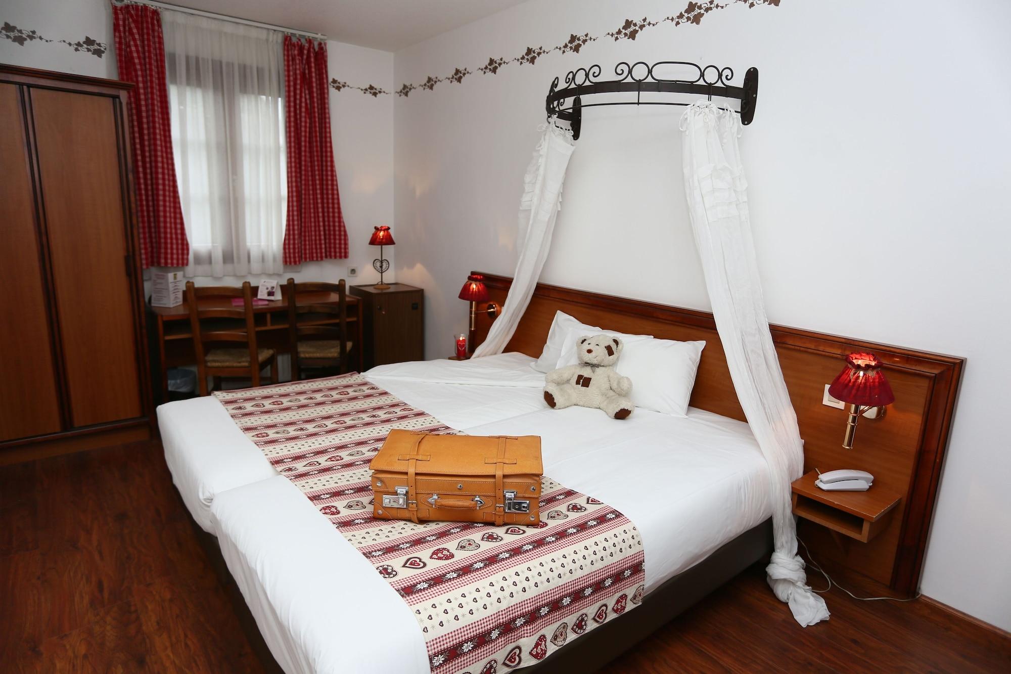 The Originals Boutique, Hotel La Ferme Du Pape, Эгишем Экстерьер фото