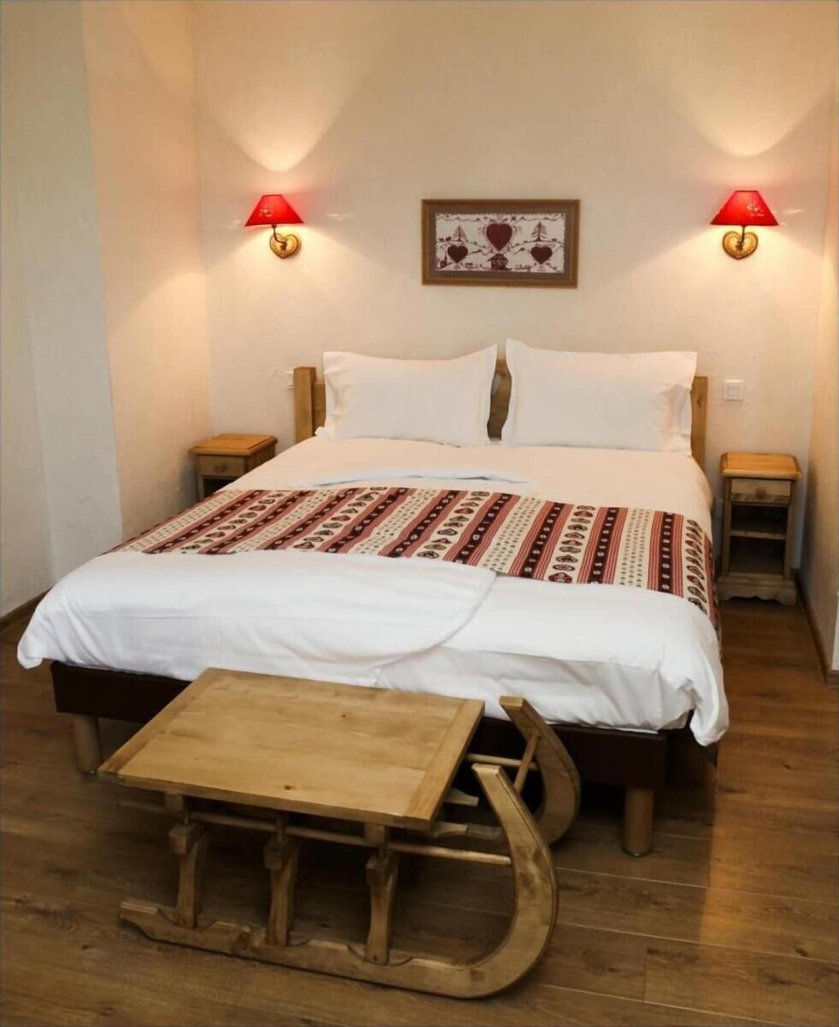The Originals Boutique, Hotel La Ferme Du Pape, Эгишем Экстерьер фото
