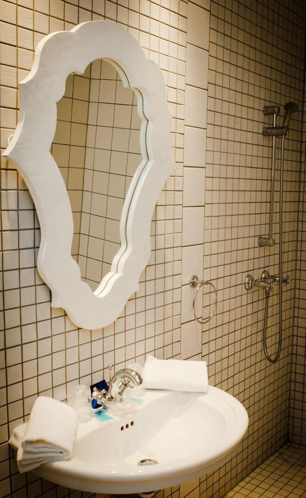 The Originals Boutique, Hotel La Ferme Du Pape, Эгишем Экстерьер фото