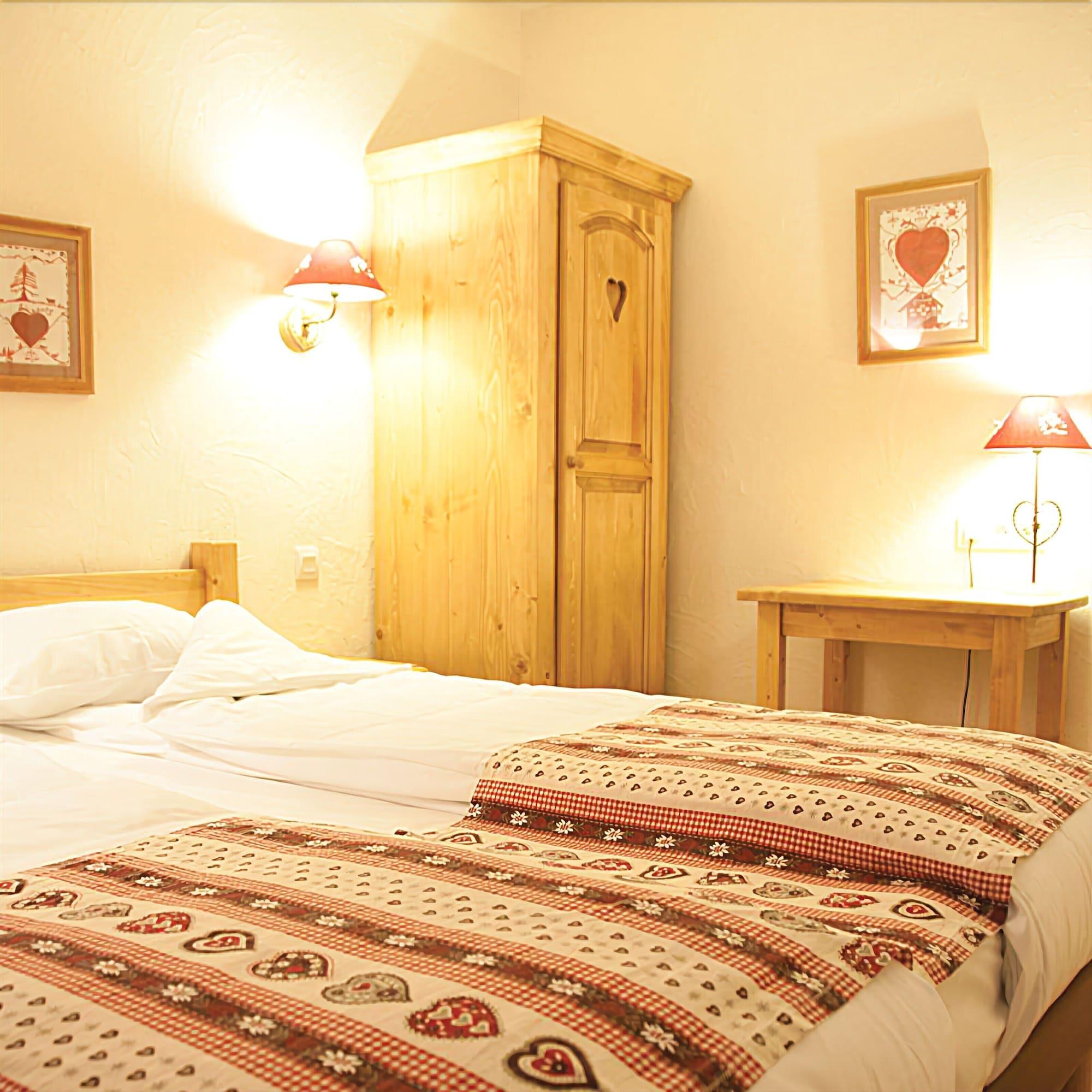 The Originals Boutique, Hotel La Ferme Du Pape, Эгишем Экстерьер фото
