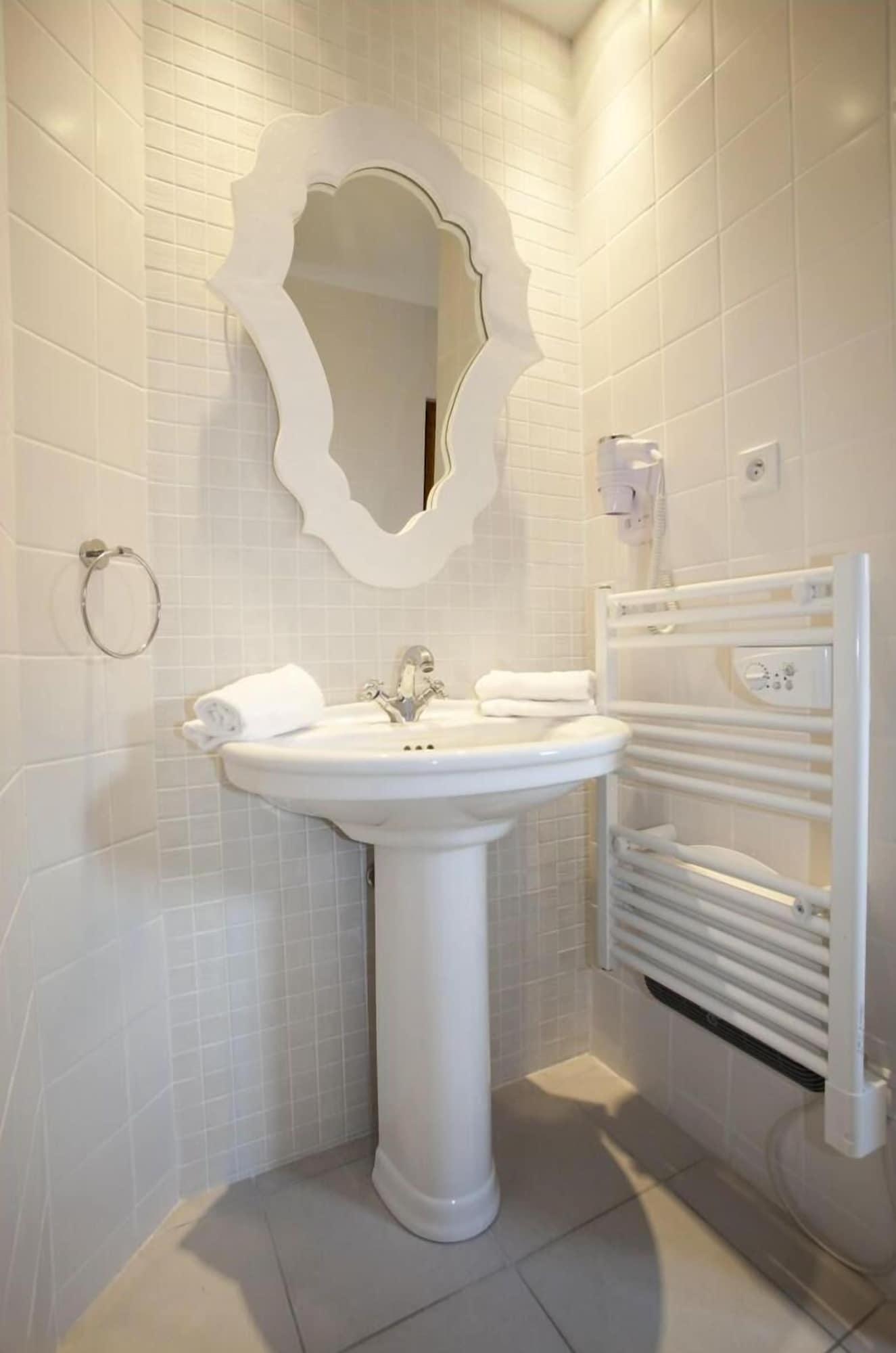 The Originals Boutique, Hotel La Ferme Du Pape, Эгишем Экстерьер фото