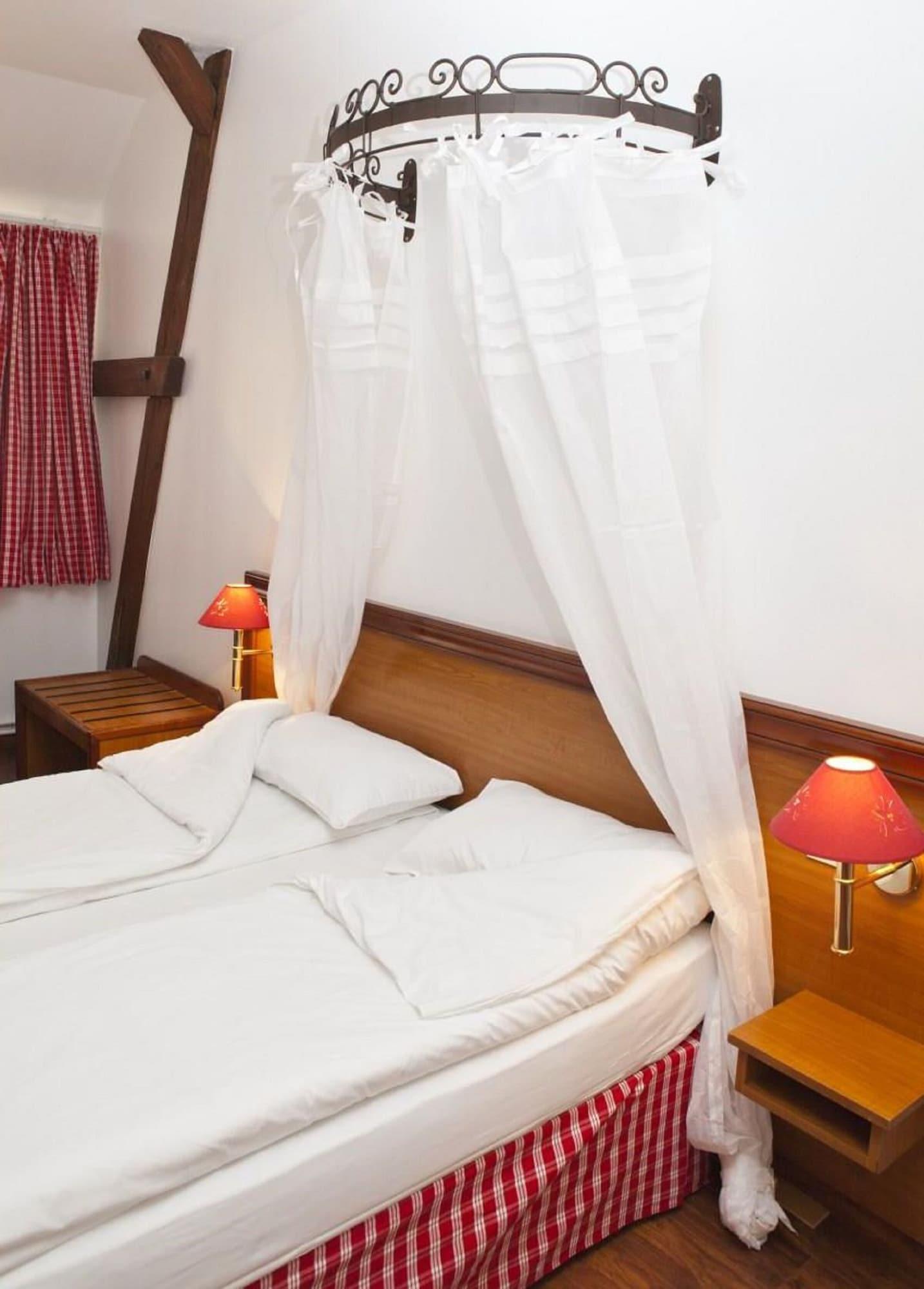 The Originals Boutique, Hotel La Ferme Du Pape, Эгишем Экстерьер фото