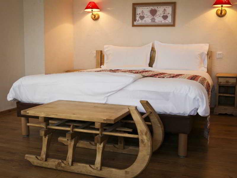 The Originals Boutique, Hotel La Ferme Du Pape, Эгишем Экстерьер фото